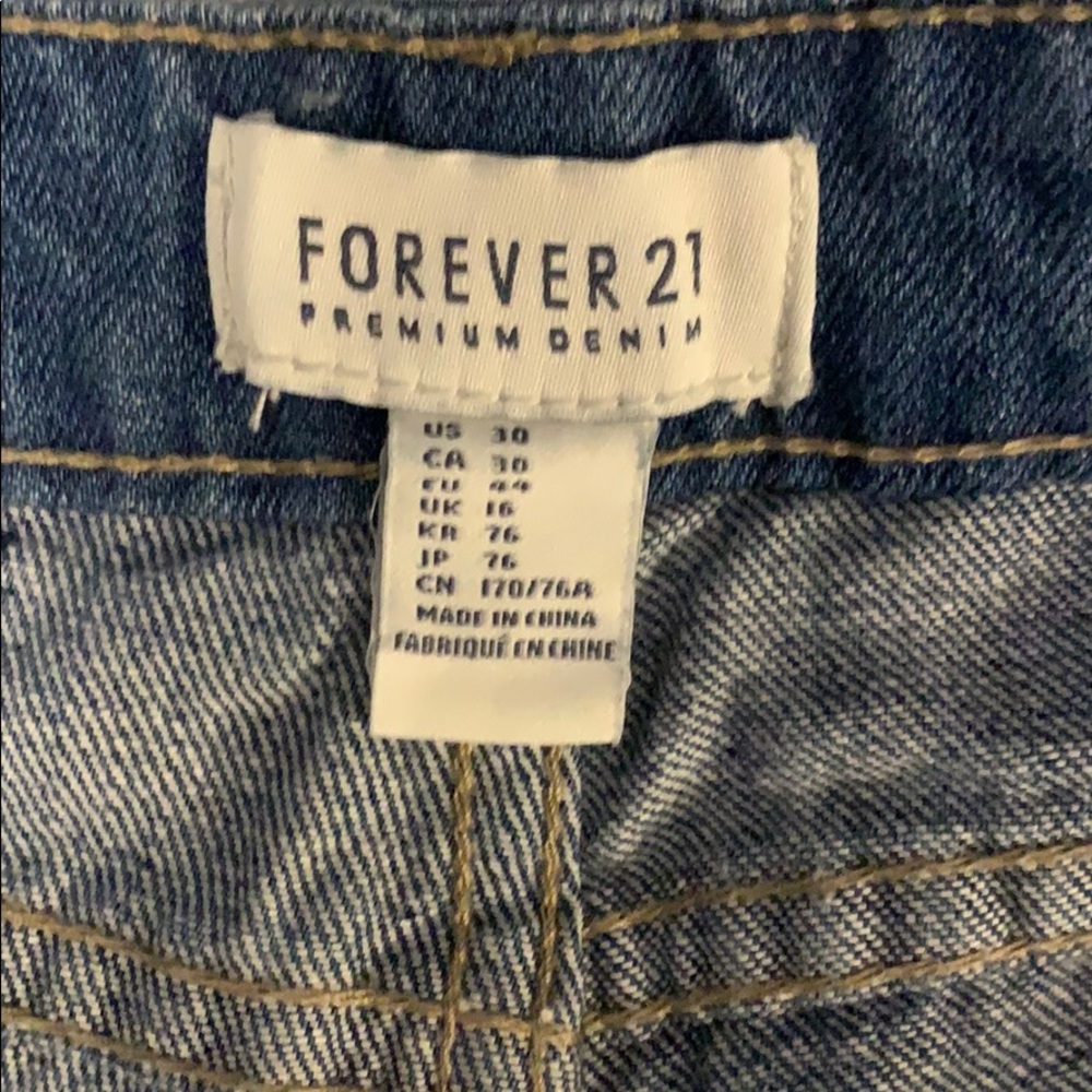 Shorts - Picture 3 of 3